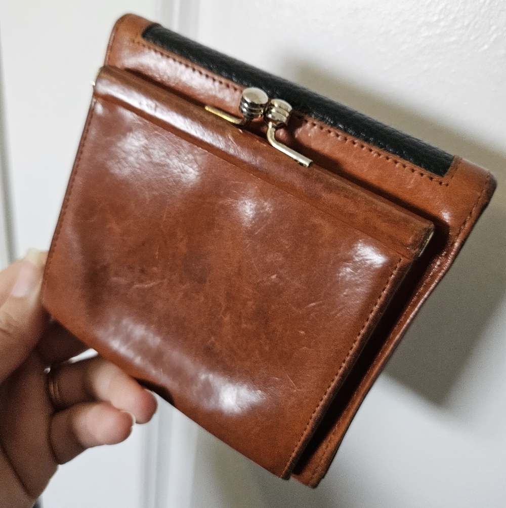 Vintage Dooney & Bourke Black and Tan Leather Wallet - Picture 2 of 4